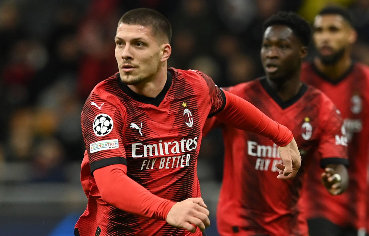 Luka Jovic in maglia rossonera in Champions