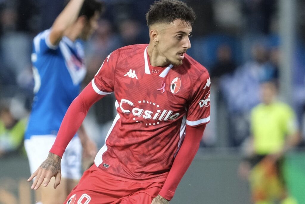 Nasti sogna il Milan: «Io il 9 del futuro? Ci penso sempre» Marco Nasti con la maglia del Bari