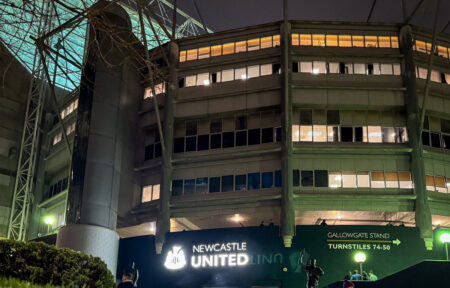 Il St. James's Park di Newcastle visto dall'esterno