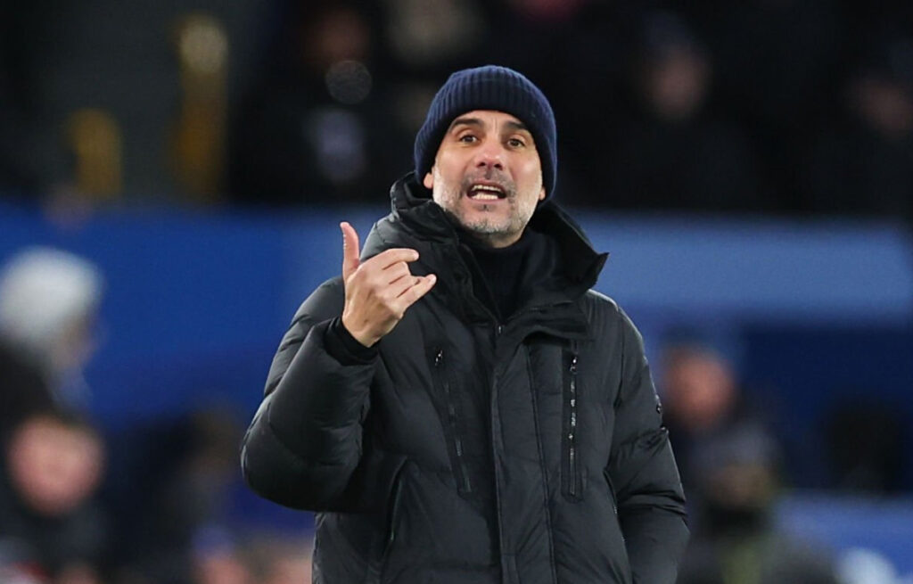 Pep Guardiola con la berretta allenatore Manchester City