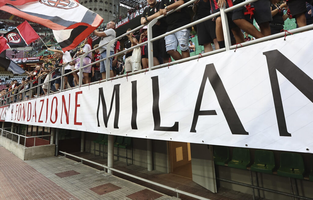 Milan-Monza, la fondazione Milan sarà “Match Charity Partner” Striscione Fondazione Milan San Siro
