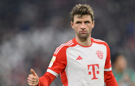Thomas Muller ok con la mano Bayern Monaco