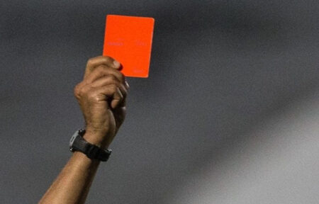 Regolamento calcio, cos’è il cartellino arancione? L’approvazione è prevista nel 2024 cartellino arancione calcio