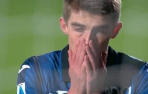 Disperazione De Ketelaere dopo errore Atalanta Milan