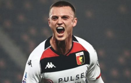 Calciomercato Milan, per Albert Gudmundsson c’è la fila. E la Juventus… Calciomercato Milan, per Gudmundsson c'è la fila. E la Juventus si porta avanti