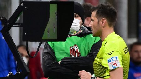 Milan, Calvarese: Var ma che fai? In campo regna la confusione milan var monitor