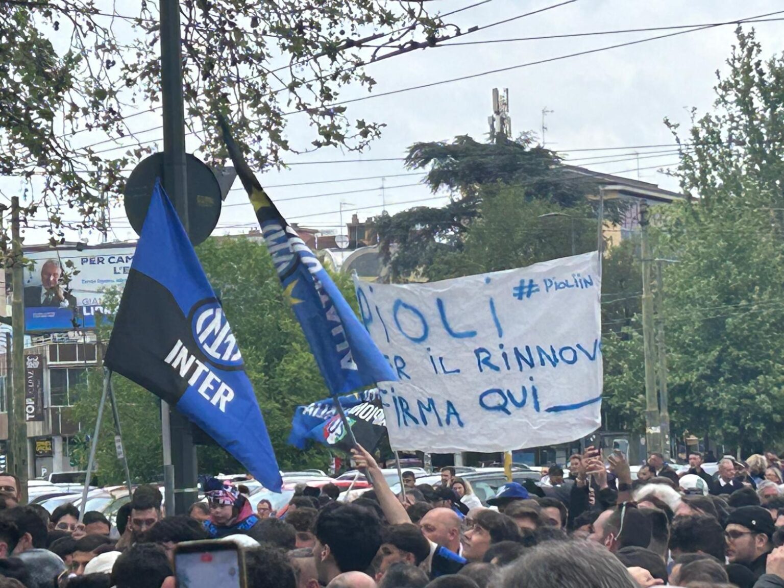 Milan, la canzone contro l’Inter: Interista chiacchierone, hai tutto di cartone. Il testo