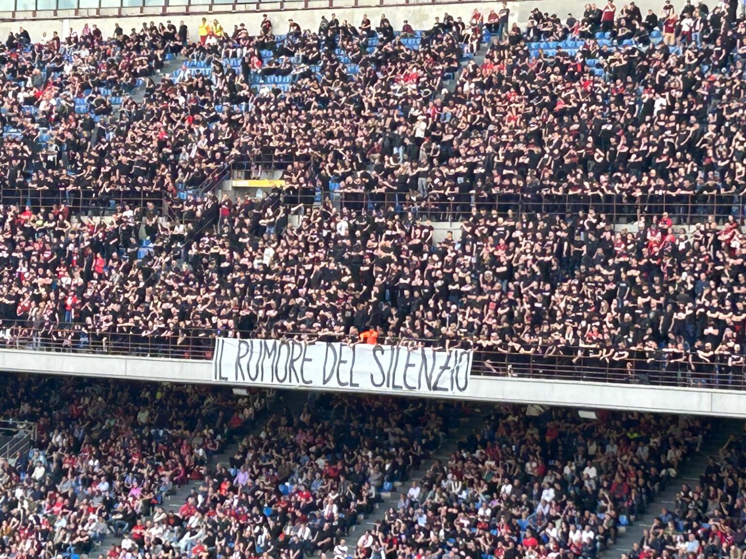 milan curva sud contestazione
