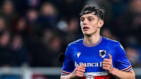 calciomercato milan, giovanni leoni corre con la maglia della sampdoria