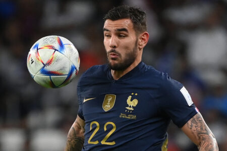 milan, theo hernandez con la maglia della francia