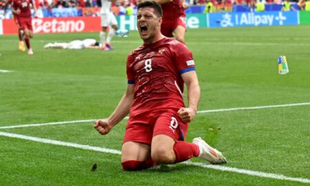 jovic esulta con la maglia rossa della serbia