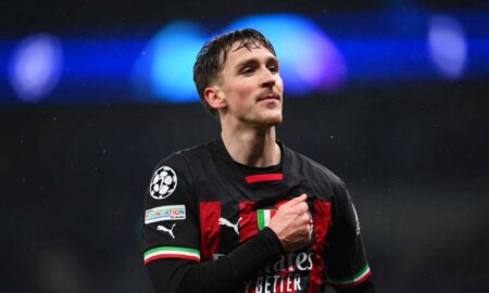 Calciomercato Milan, Geoffrey Moncada cambia il futuro di Alexis Saelemakers. La situazione milan, saelemaekers esulta