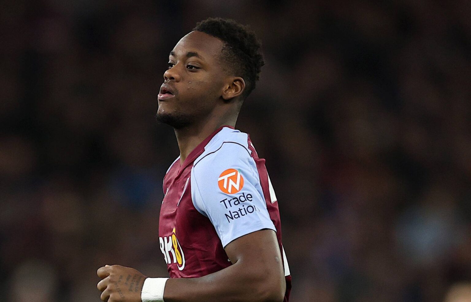 jhon duran con la maglia dell'aston villa