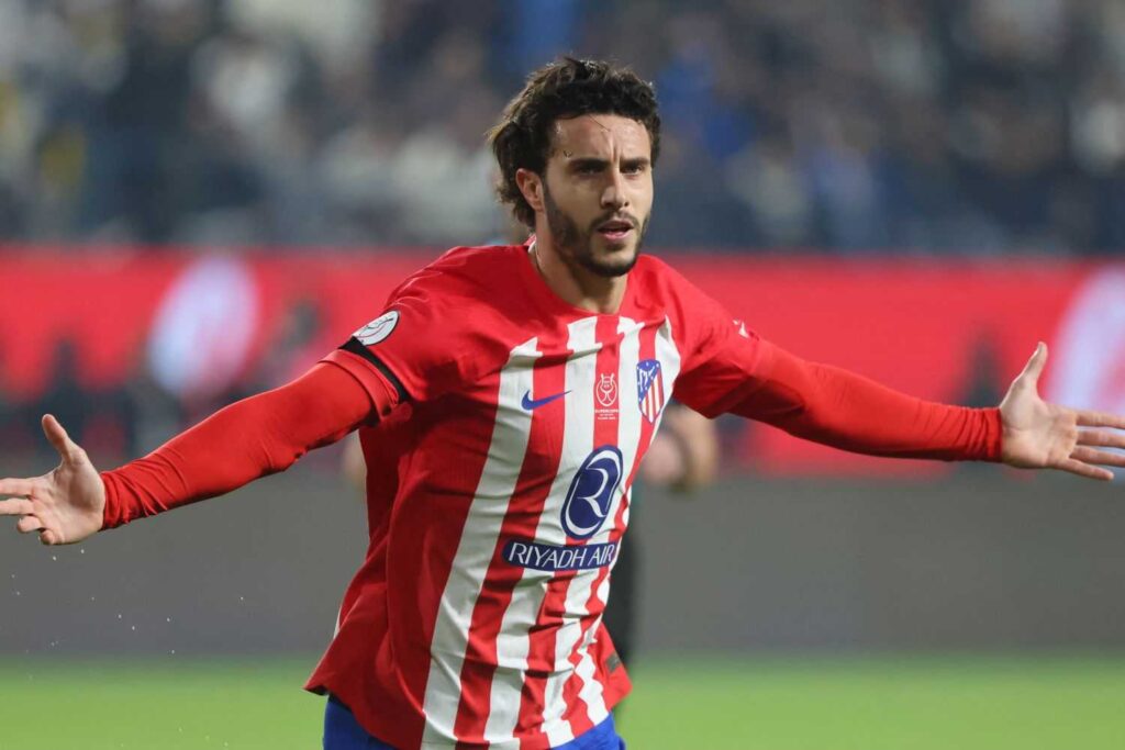 hermoso esulta con la maglia dell'atletico