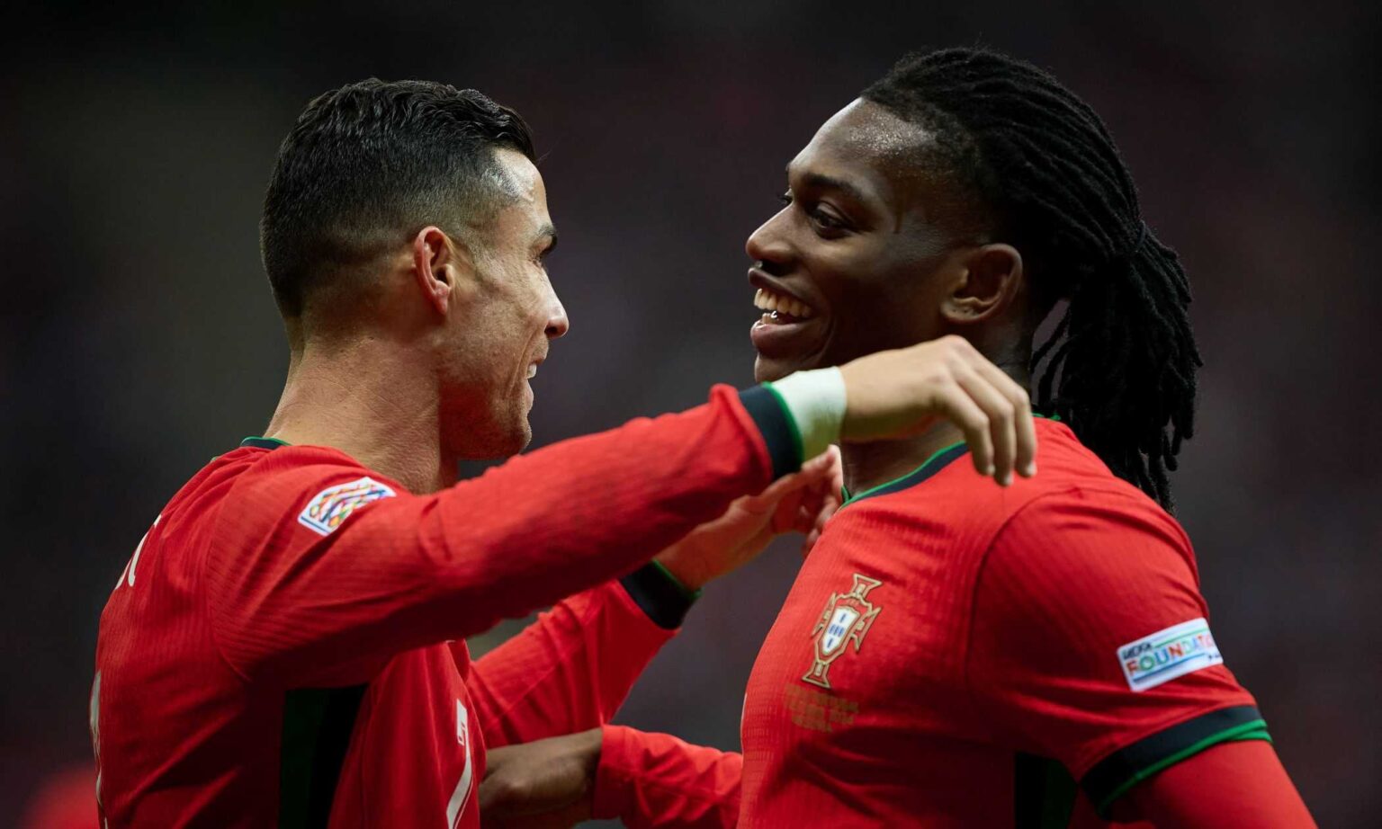 VIDEO Milan, Rafael Leao incanta con il Portogallo: giocata da fenomeno e magia per il goal di Ronaldo portogallo, leao abbraccia ronaldo