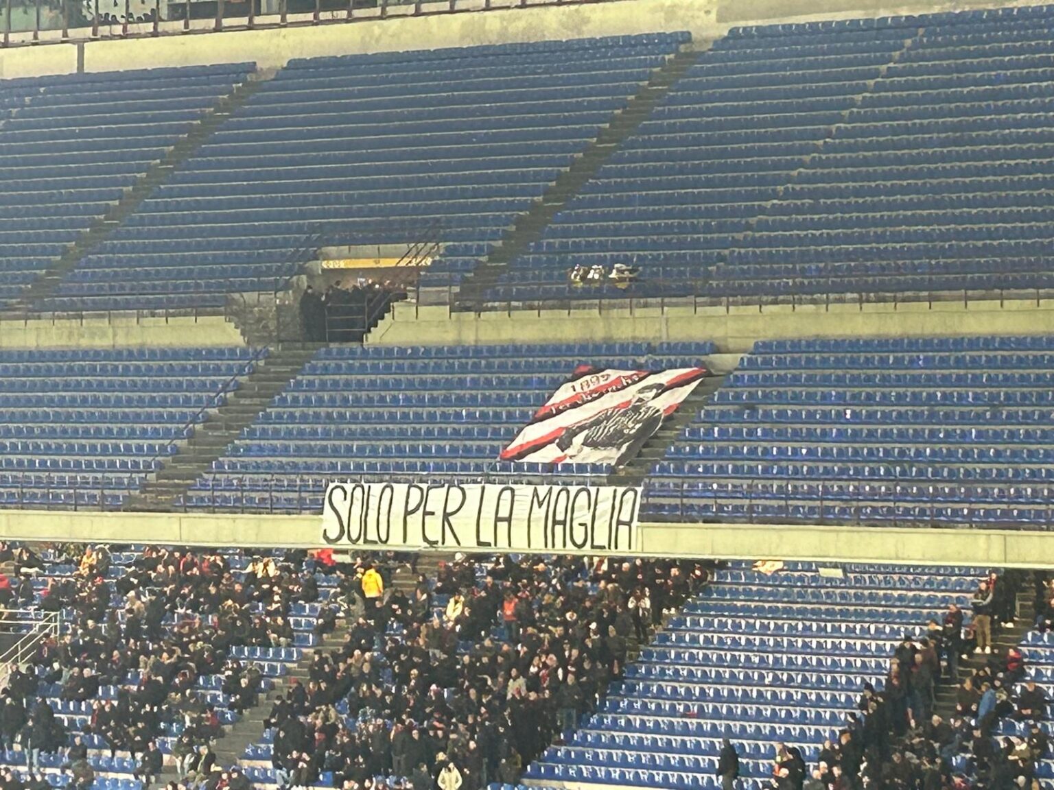 Curva Sud MIlan San Siro Cardinale vattene