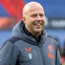 Milan, Slot e Italiano si sfidano per la panchina della squadra